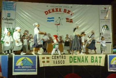 Dantzari txikis from the hosting club will also participate in the Dantzari Get-Together (photo EuskalKultura.com)